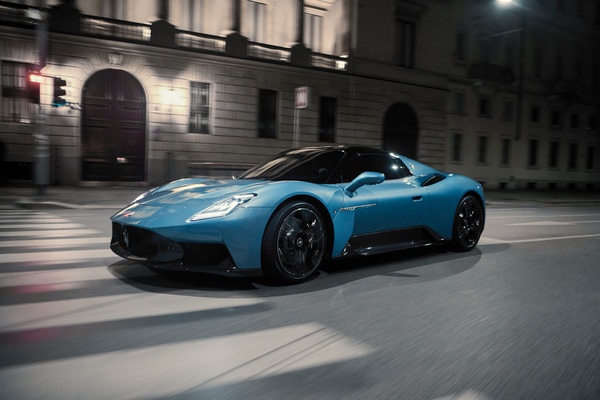 01_Maserati MCPURA CIELO