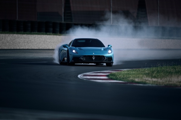 04_Maserati MCPURA CIELO