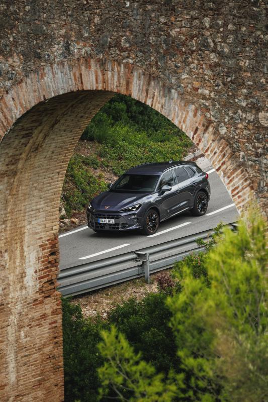 CUPRA_TERRAMAR_DARK_VOID__06_0_media_low