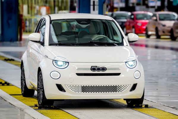 NewFiat500Hybrid02