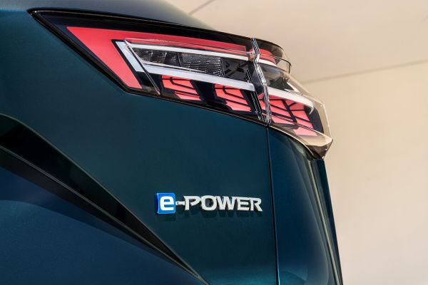 Nissan_QQ_Final_High_007