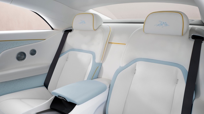 2. Spectre Inspired by Primavera Reverie (8) interior