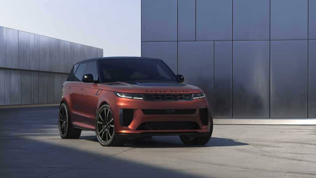 RRS_SV_Carbon_F34_Lifestyle_16x9_8K_v5_PR