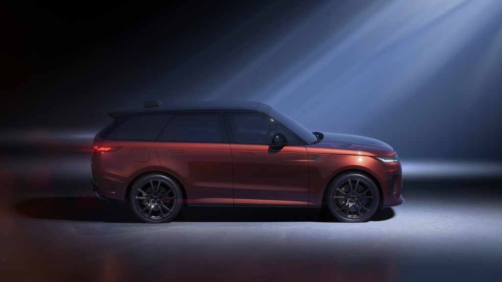 RRS_SV_Carbon_Side_On_16x9_8K_SH004_PR