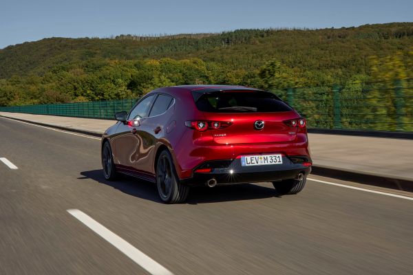 2025_mazda3_src_act_06_lowres