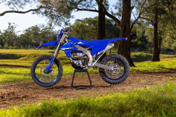2026-Yamaha-WR450F-EU-Icon_Blue-Static-002-03