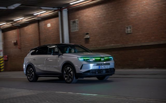 Opelpresentalacomunicazioneluminosabasatasullintelligenzaartificialeneiveicoliautonomi (2)