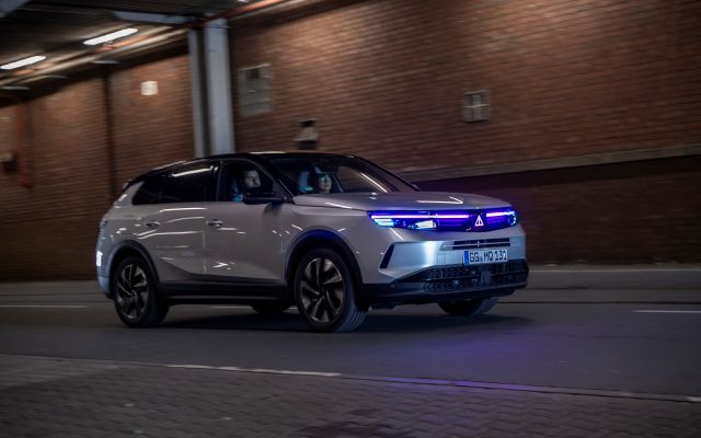 Opelpresentalacomunicazioneluminosabasatasullintelligenzaartificialeneiveicoliautonomi (3)