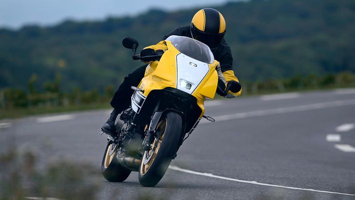 2026-Yamaha-XS850GP-EU-Legend_Yellow-Action-007-03