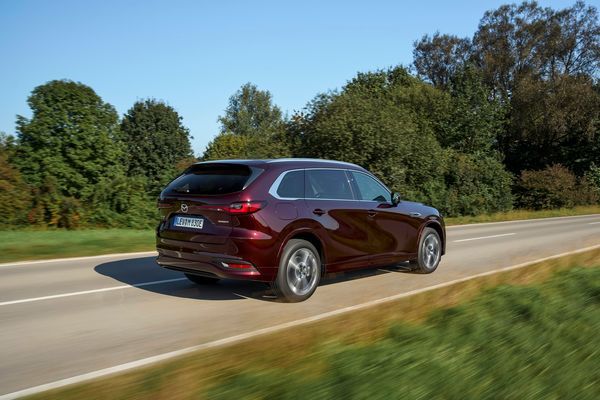 cx-80_artisanred_germany_act-8_lowres