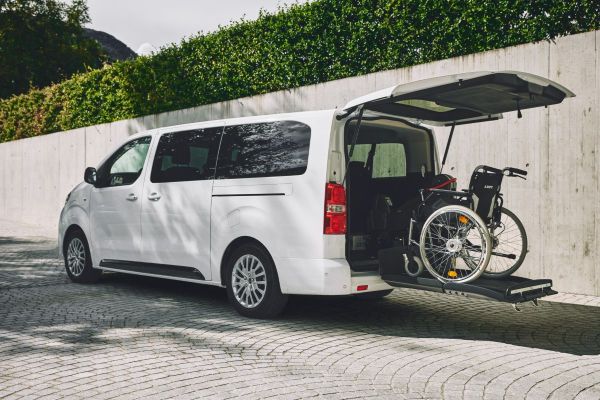 PEUGEOT E-Traveller__