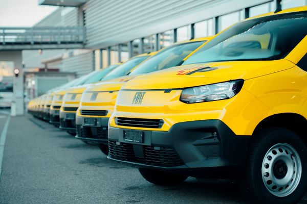 64 VOLLELEKTRISCHE FIAT E-DOBLÒ MIT ALLRADANTRIEB FÜR DI POST