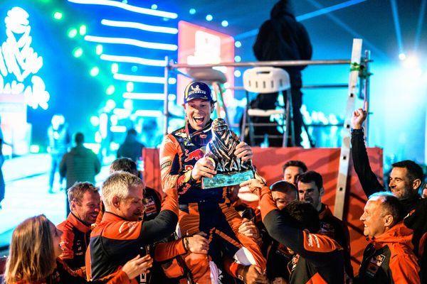 _664926_daniel-sanders_KTM_Dakar-Rally-2025_Saudi-Arabia_Podium_0759_Podium (1)