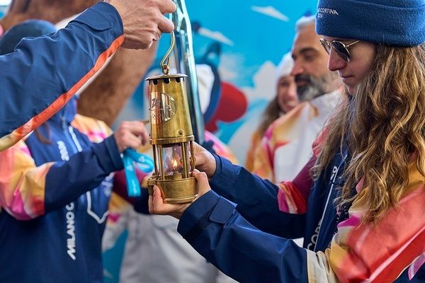 La Fiamma Olimpica presso la sede Maserati a Modena - (Courtesy of Maserati)