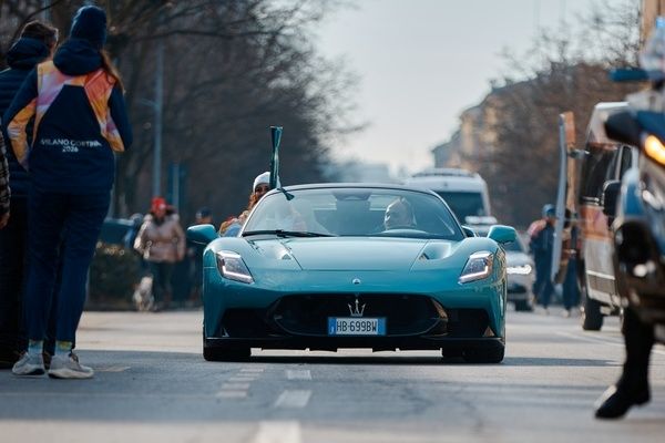 La Fiamma Olimpica presso la sede Maserati a Modena - (Courtesy of Maserati)
