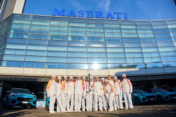 La Fiamma Olimpica presso la sede Maserati a Modena - (Courtesy of Maserati)