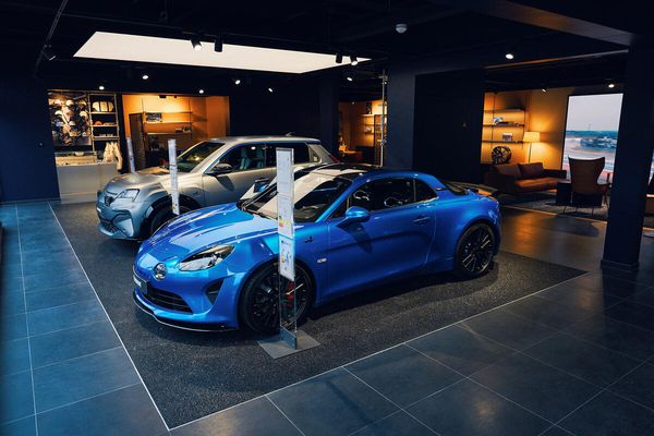 Alpine dealership