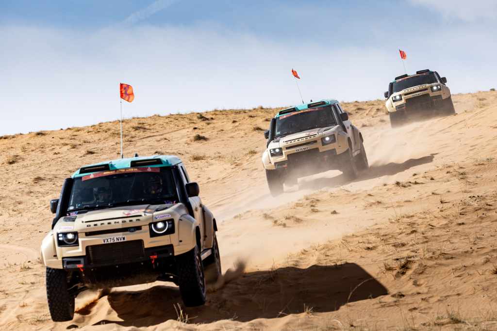 DEFENDER_RALLY_FULL_TEAM_DAKAR2026_STAGE6_CREDIT_PawelStarzyk_Riad