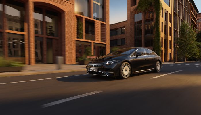 1920_mercedes-benzeqs_01