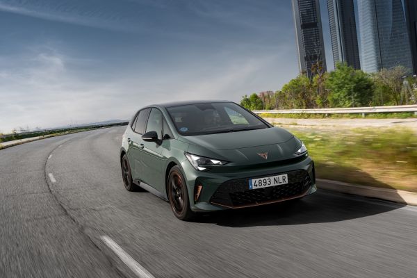 NEW CUPRA BORN VZ_DARK FOREST_001