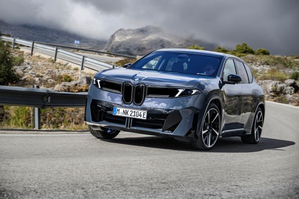 BMW IX3 TRIONFA AI WORLD CAR AWARDS
