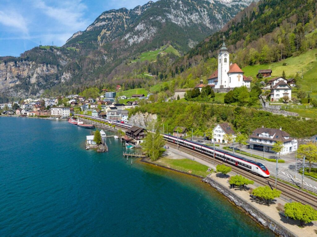 Giruno Einfahrt Fluelen am Urnersee
