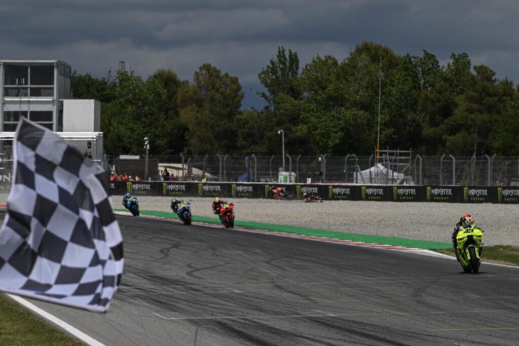 Diggia winner under the checkered flag