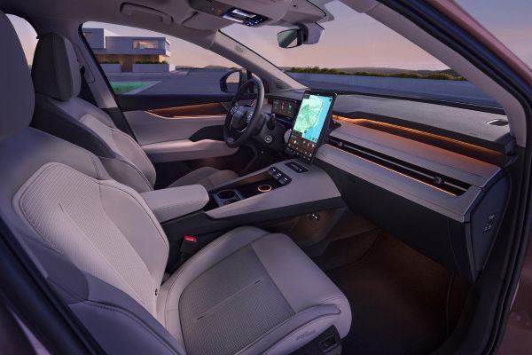 Škoda Peaq side interior 