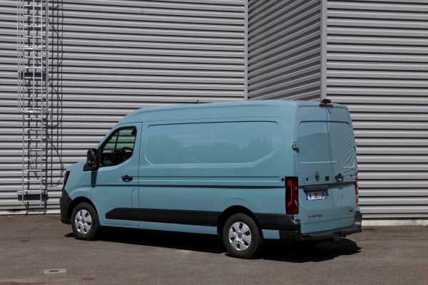 VEHICULE UTILITAIRE ELECTRIQUE, L2