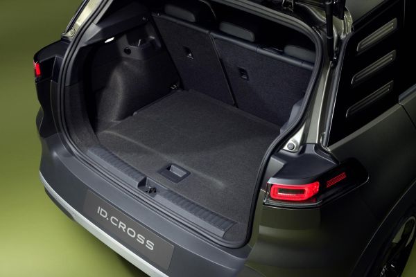 Pre-sales of the new model will also start just in time for today's world premiere: Swiss customers can now use the ID. Cross in the trim levels „Life“ and „Style“