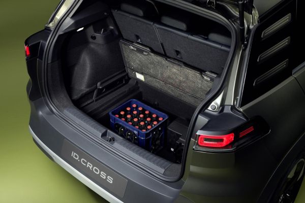 Pre-sales of the new model will also start just in time for today's world premiere: Swiss customers can now use the ID. Cross in the trim levels „Life“ and „Style“