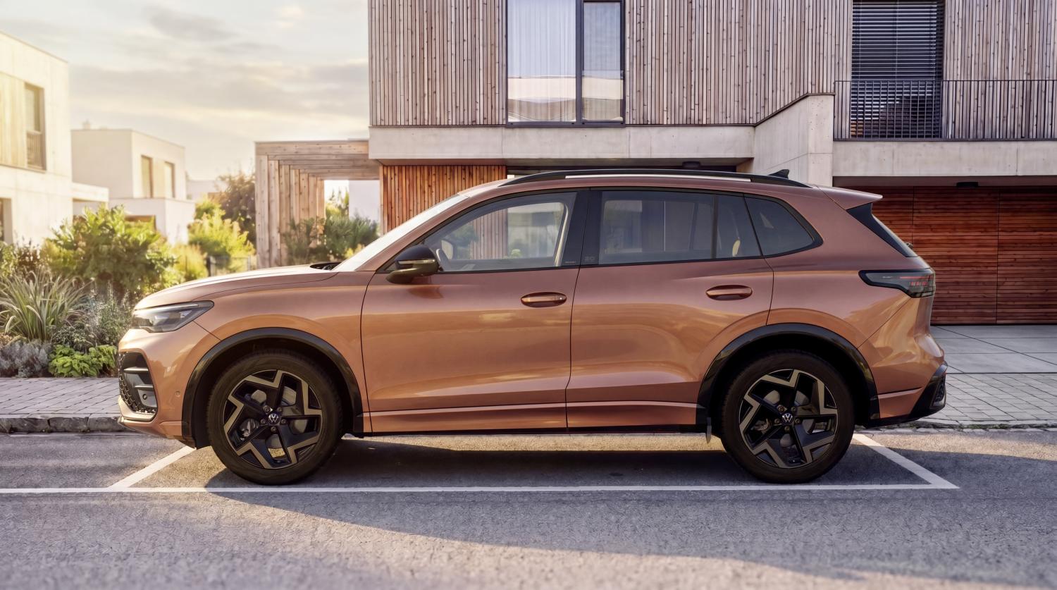 DB2026AU00578_media_normal The new Tiguan EDITION 20 in the special color „Maple Red Metallic“