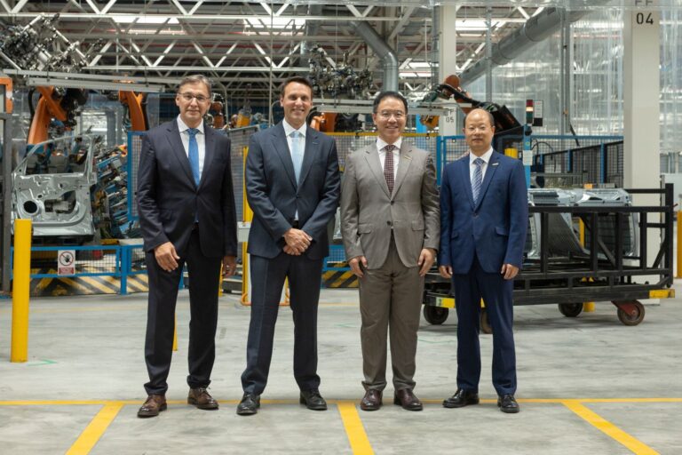 Valencia Manufacturing - Ford and Geely Auto Join Forces in Europe