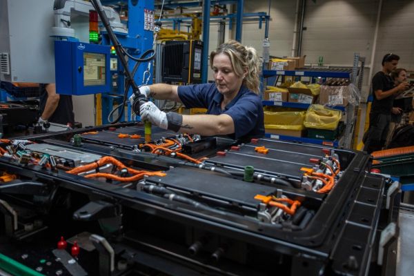 Valencia Manufacturing - Ford and Geely Auto Join Forces in Europe