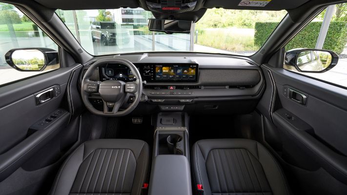 kia_seltos_x-line_awd_tan_beige_interior