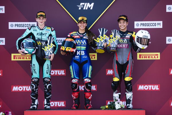 Podium race 1 WorldWCR Donington 2026
