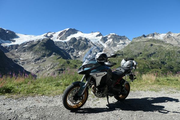 Multistrada Glacier Panorama Front View