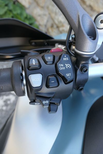 Multistrada handlebar controls