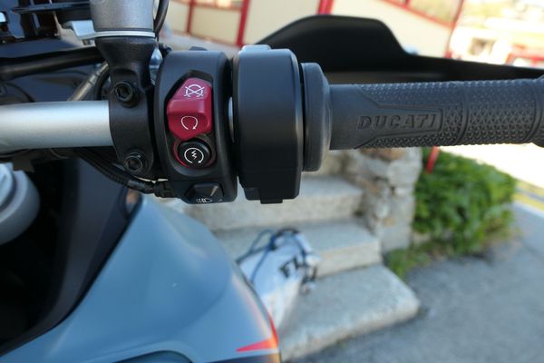 Multistrada handlebar switch right