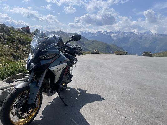 Multistrada Passhoehe Summit View