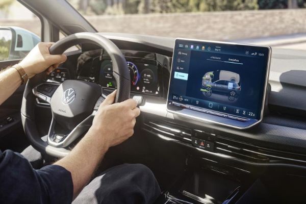 VW New full hybrid 125 kW for Golf and T-Roc interior
