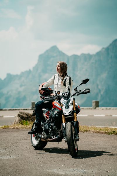 Camille Rast - Brand Ambassador von Ducati Schweiz Sustenpass