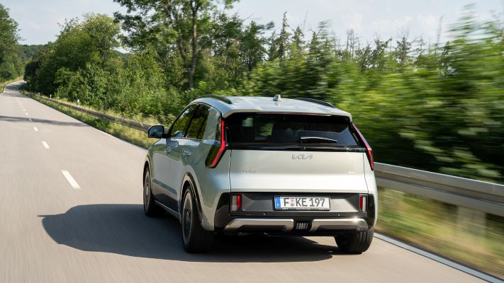 New Kia Niro ivory-silver, dynamic