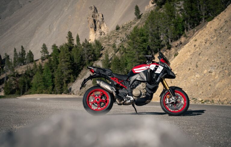MY27 MULTISTRADA V4 PIKES PEAK STATICS