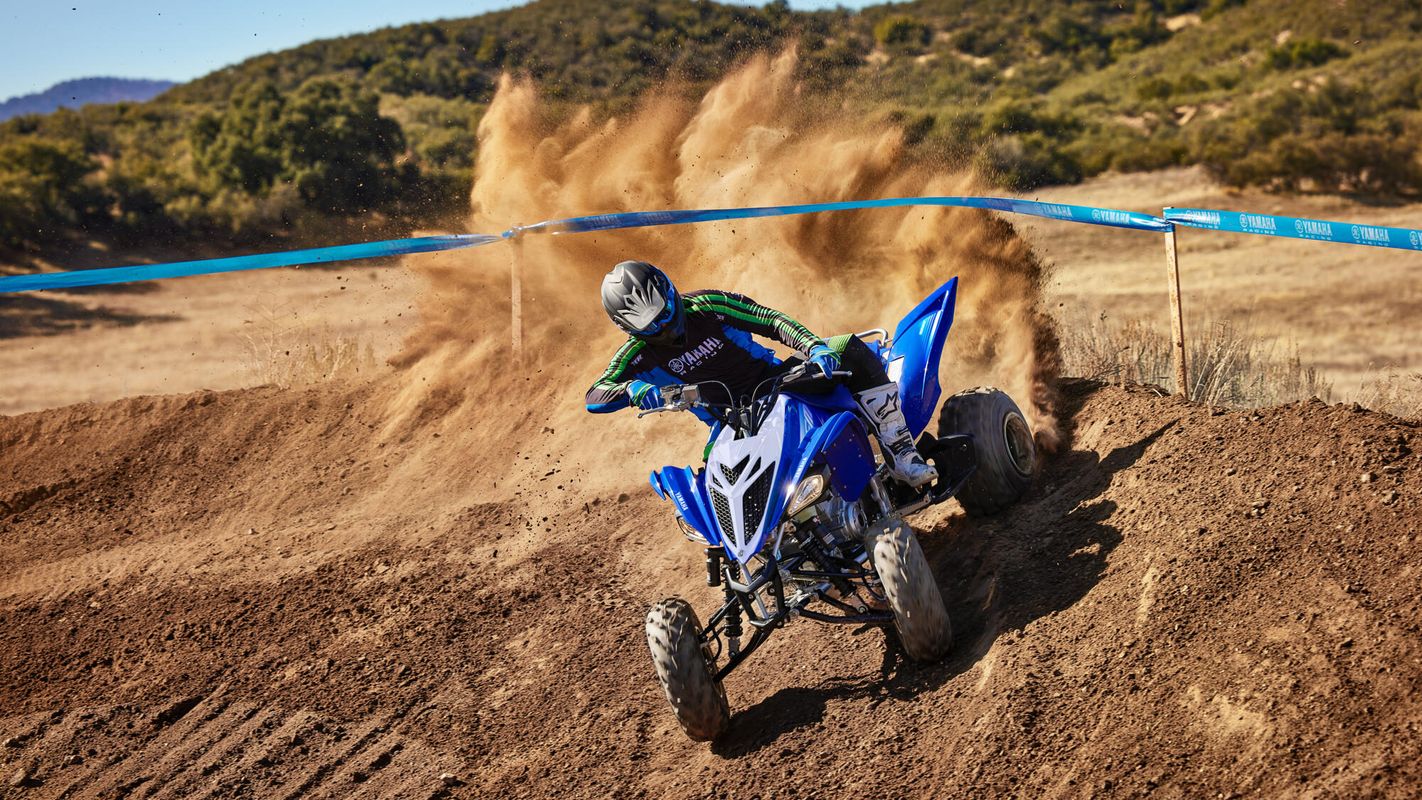 2027-Yamaha-YFM700R-27SE1-EU-Racing_Blue-Action