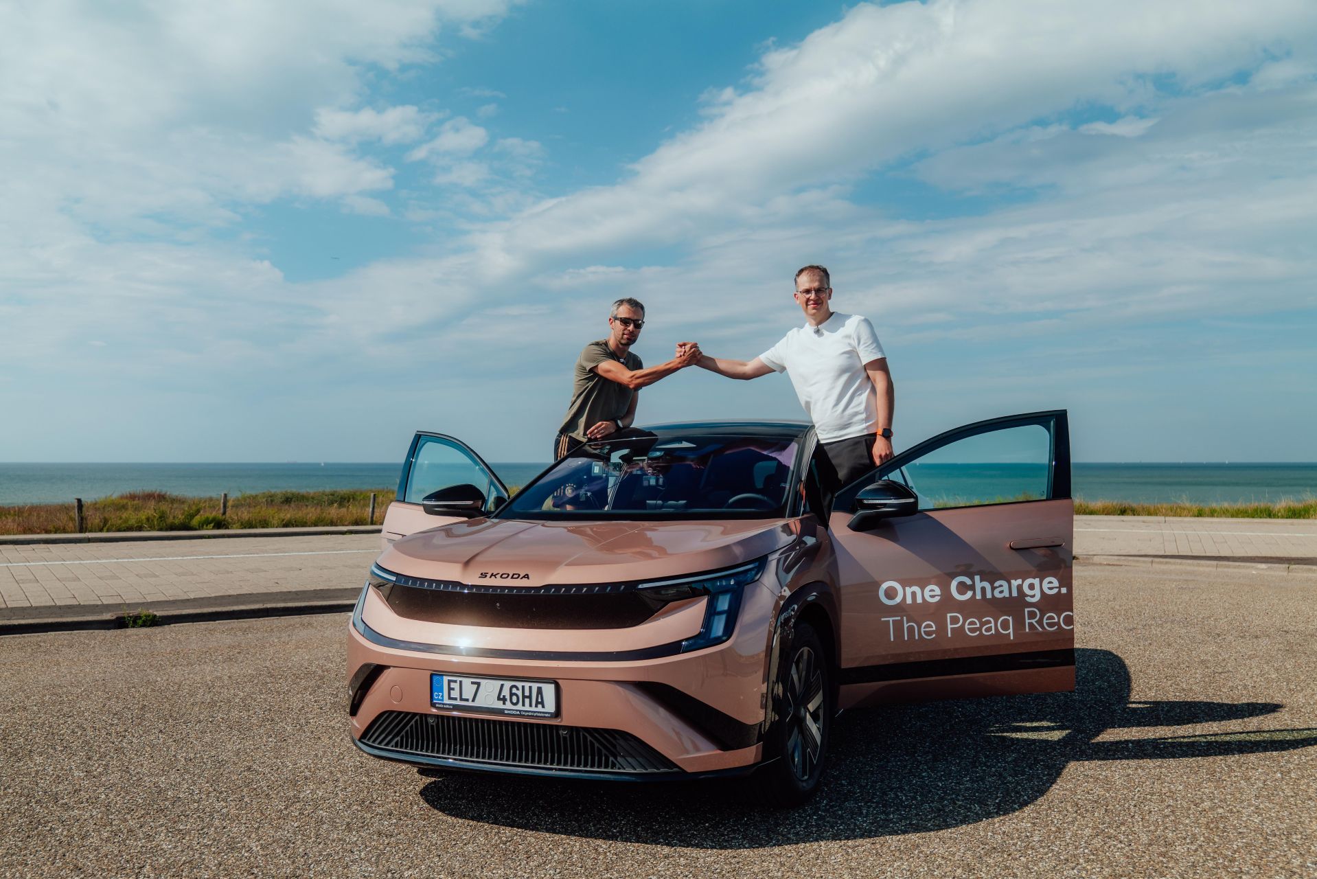 260902_936-km-without-recharging-1_18b4eba4_media_high Marek Jež (left) and Jakub Krs (right), collaborators at Škoda Auto, took turns driving the record-setting car; they were the ones who proposed the idea of testing the maximum possible range of a seven-seater electric car under real-world conditions.
