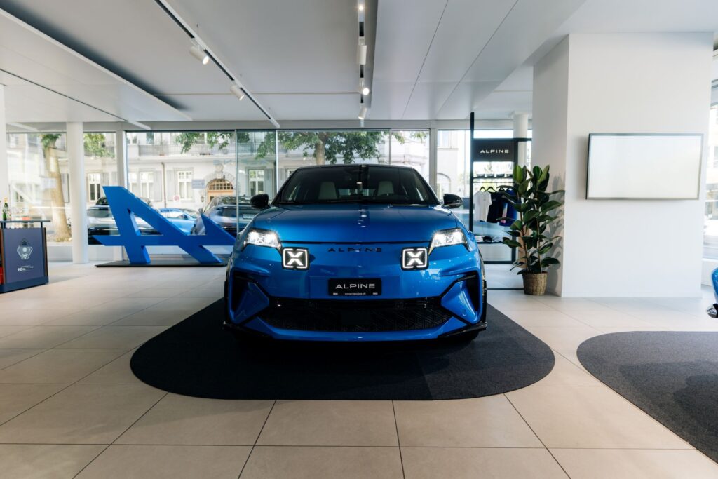 Alpine opens a pop-up showroom in Zurich, Utoquai 55