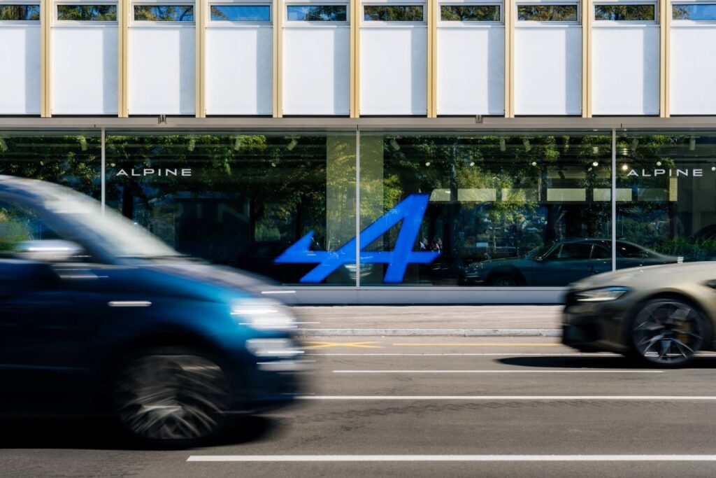 Alpine opens a pop-up showroom in Zurich, Utoquai 55