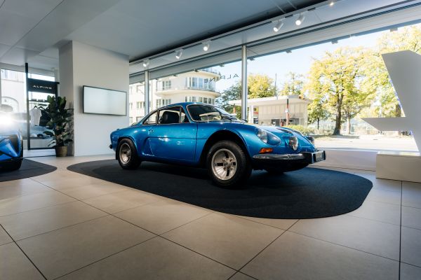 Alpine opens a pop-up showroom in Zurich, Utoquai 55