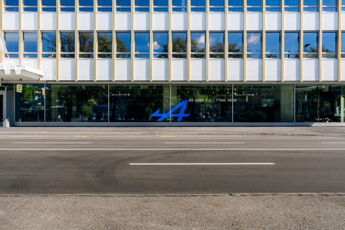 Alpine opens a pop-up showroom in Zurich, Utoquai 55